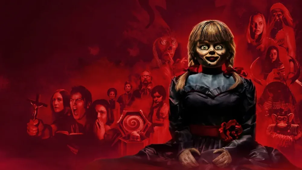 عروسک آنابل و شخصیتهای دیگر فیلم در پوستر Annabelle Comes Home
