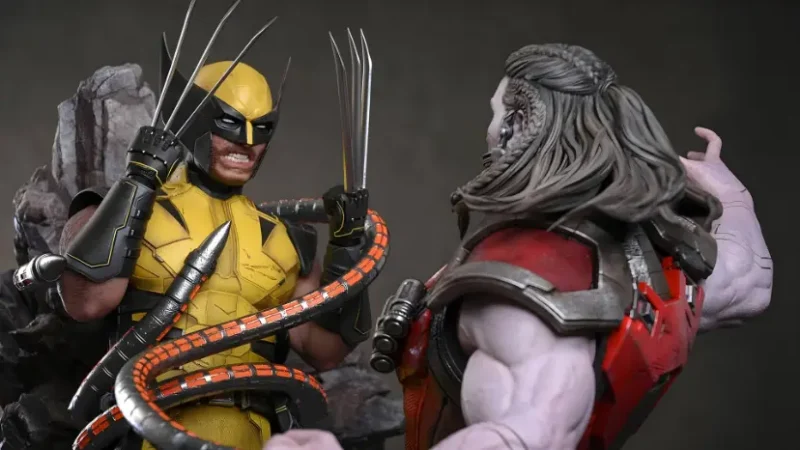 فیگور ولورین (Wolverine) با چنگال‌های فلزی در حال مبارزه با شخصیت مقابل