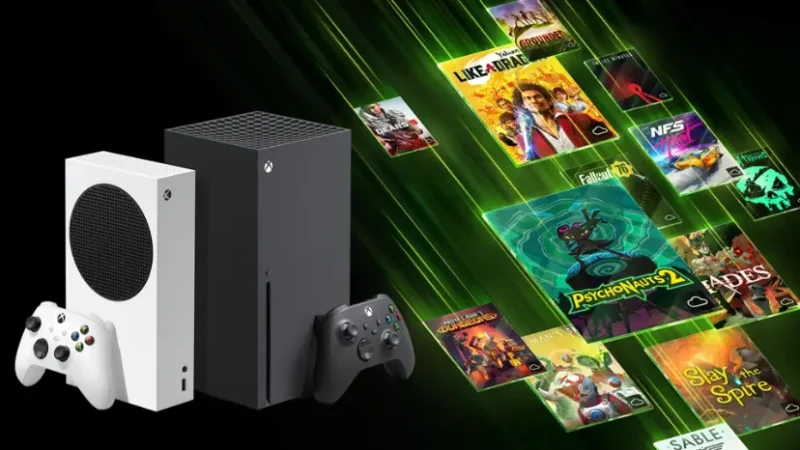 کنسول‌های ایکس باکس (Xbox Series X|S) در کنار پوسترهای دیجیتال بازی‌های ویدیویی